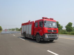 东风153型水罐消防车