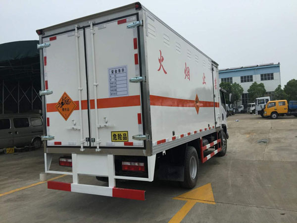 陕汽5米1 3.3吨爆破器材车