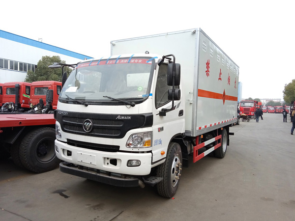 福田5米1  7吨爆破器材车