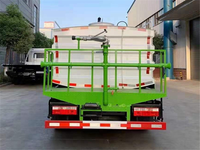 东风小多利卡4吨消防洒水车（方形罐体）